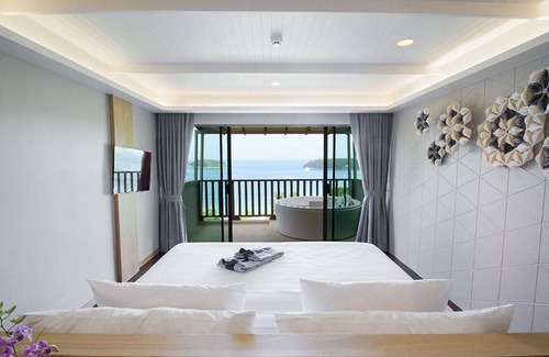 Kata Station Balnéaire | Suite Regency de luxe avec jacuzzi et vue panoramique