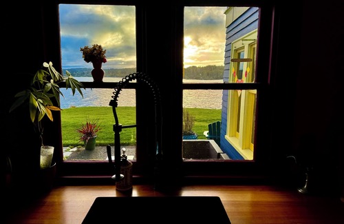 Vashon Island Maison | SHABBY CHIC WATERFRONT RETREAT est une maison relaxante et sereine au bord de l'eau