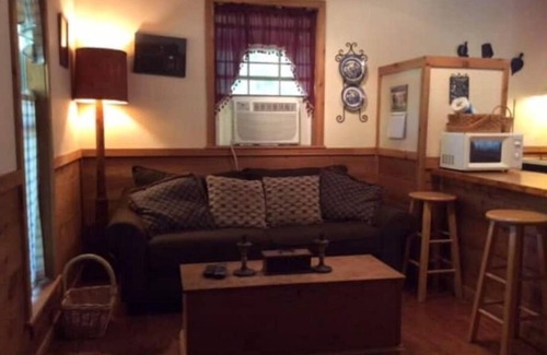 Bogalusa Cabine | Shaded Creekside Cabin