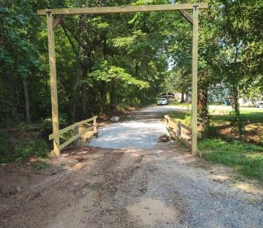 Benton Maison | Shady Pine Cabin