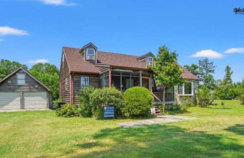 Piney Island Maison | Shady Side - Water access, screened porch!
