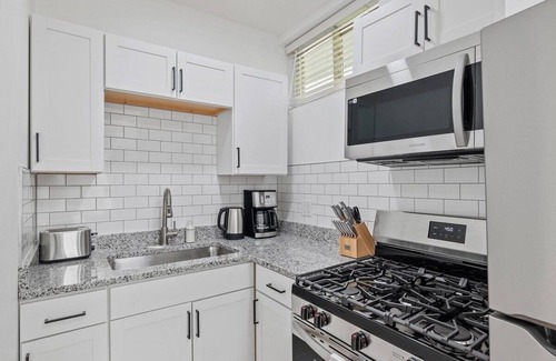 East Liberty Appartement | Shadyside/Central @2 Bright and Stylish Studio with Free Parking