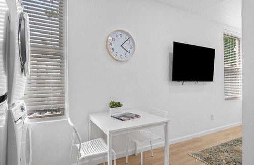 East Liberty Appartement | Shadyside/Central @2 Bright and Stylish Studio with Free Parking