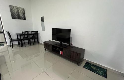 Pulau Indah Maison | SHAH HOMESTAY PULAU INDAH - Studio Family Xtra