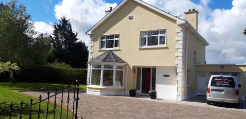 Arvagh Maison | SHALOM - IN THE HEART OF THE LAKES