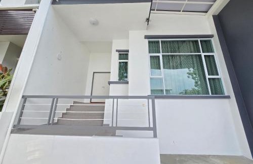 Tanjung Bungah Maison | Shamrock Beach Villas - Batu Ferringhi