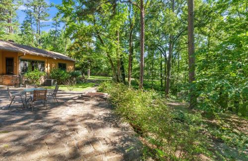 Mena Maison | Shangri-La ! A Serene Retreat - Direct access to Trails just 7 miles drive !