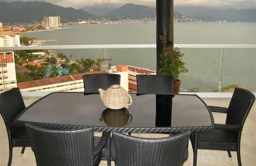 Marina Vallarta Copropriété | Shangri-La Beachfront 2 Story 5 Bedroom 4000 Sq. Ft. Penthouse