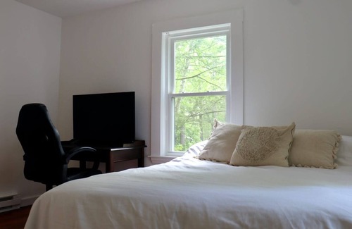 Windham Cabine | Shangri-La: Cozy Cottage Cabin A lovely cabin nestled amidst breathtaking nature