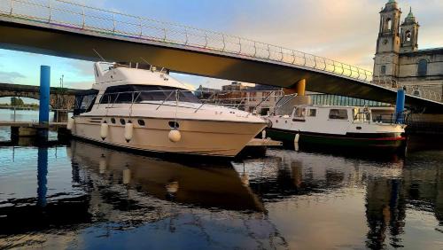 Athlone Location De Bateaux | Shannon River Escape in the center of Athlone