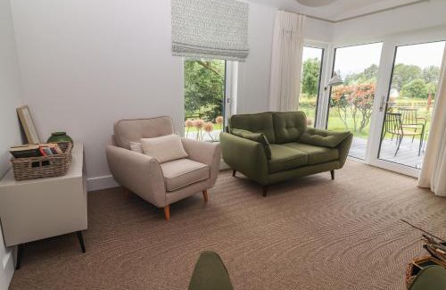Woodford Maison | Shannon Vale