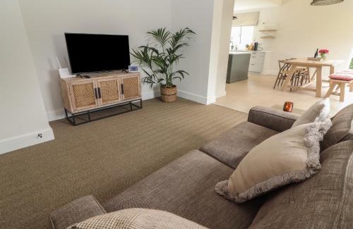 Woodford Maison | Shannon Vale
