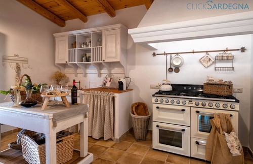 Mores Villa | Shardana Wine Estate with heated swimming pool, SPA and Jacuzzi for 10 people
