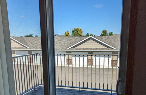 North Mankato Appartement | Shared apartment, queen air mattress