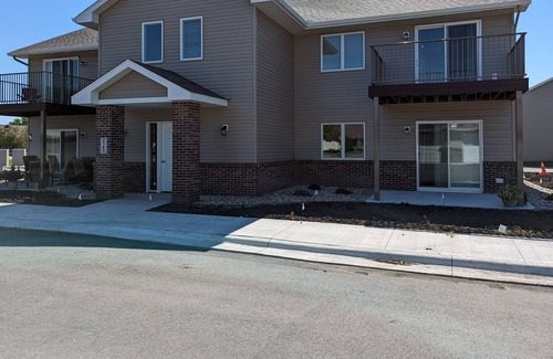 North Mankato Appartement | Shared apartment, queen air mattress