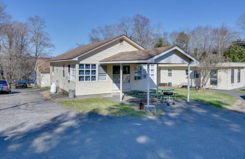 Ellenville Appartement | Shared Lake Access and Fire Pit Catskills Getaway!