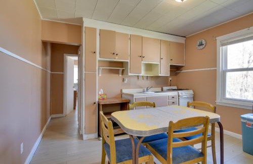 Ellenville Appartement | Shared Lake Access and Fire Pit Catskills Getaway!