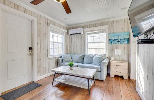 Harbordale Maison | Shared Pool and Backyard Small and Cozy Guest House