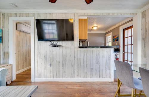 Harbordale Maison | Shared Pool and Backyard Small and Cozy Guest House