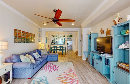 Safe Harbor Maison | Shared Pool, Close to Beach, Pet Friendly, Garage Access