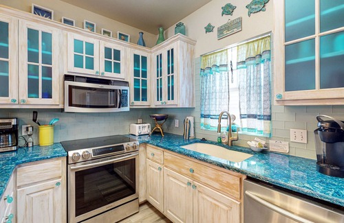 Safe Harbor Maison | Shared Pool, Close to Beach, Pet Friendly, Garage Access