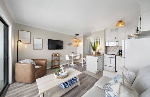 Galveston Copropriété | Shared pools and picnic BBQ grill area