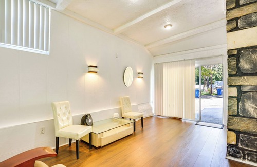 Englewood Appartement | Shared Yard, 4 Mi to NYC: Englewood Apartment!