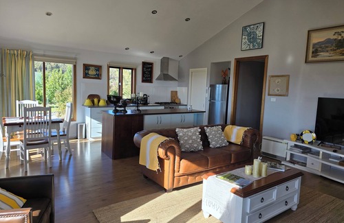 Majors Creek Autre | Sharjon peaceful private retreat with sweeping views of Tallagandra mountains