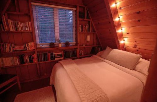 Lakehead Maison | Shasta A Frame Cabin with a View
