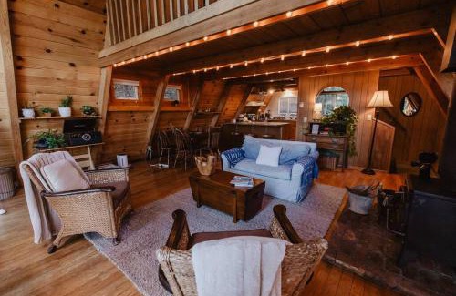 Lakehead Maison | Shasta A Frame Cabin with a View