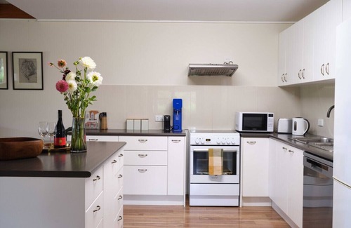 Bombira Autre | Shawwood Cottage Luxury Mudgee Farm Accommodation with spectacular sunsets and sweeping views to the hills and town, close to town in the midst of popular cellar doors.