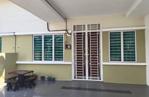 Kampung Kedai Lalat Maison | Shazz Homestay by Paradigma