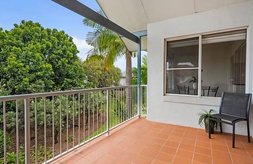 Korora Appartement | Shearwater is a spacious 3-bedroom townhouse located just an easy 280m stroll from the beach