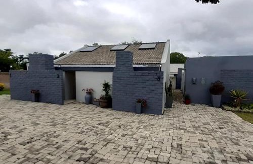 Molemole Appartement | Sheilas Self-Catering Overnight Accommodation