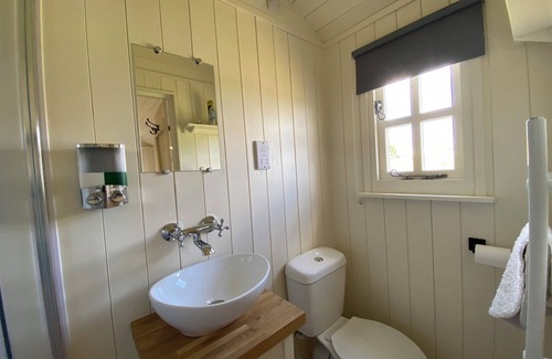 Sheldon Cabine | Sheldon Shepherd's Hut - Cosy Rural Retreat in the Peak District National Park