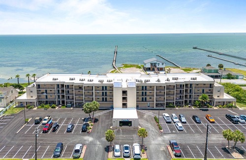 Rockport Appartement | Shell Room – Cozy studio comfort with resort amenities on the bay