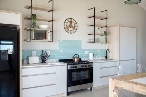Shelley Point Maison | Shelley Point Estate Blue Avion Luxury Holiday Home Solar Powered