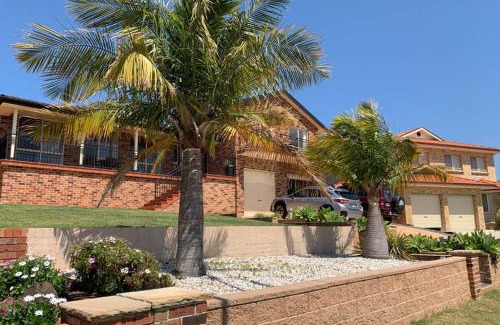 Blackbutt Maison | Shellharbour. Ocean, lake and mountain view