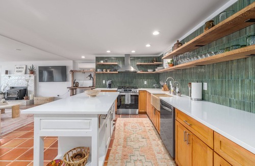 Menantic Creek Maison | Shelter Island 4 bedroom waterfront home with home office