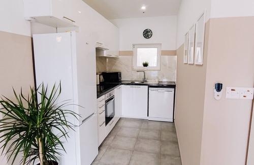 Larnaca Appartement | Shelter next to the beach