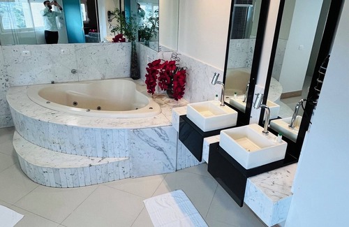 Zona 2 Hôtel | Shelton Palace Hotel