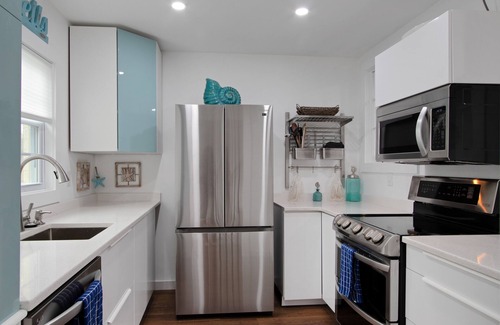 Mount Pleasant Maison | Shem Creek Retreat by AvantStay | 10 Mins to Downtown Charleston | Yard + Patio