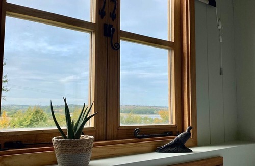 Longdon Cabine | Shepherd's Hut With Wood-Fired Hot Tub And Epic Views Over Rutland Water