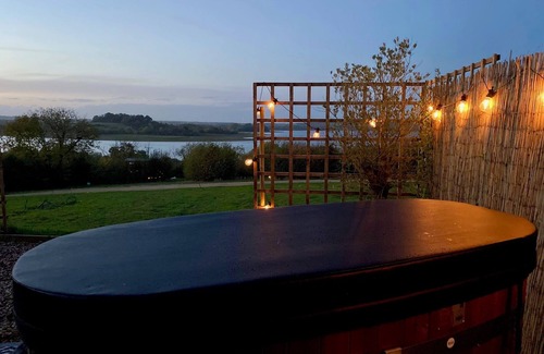 Longdon Cabine | Shepherd's Hut With Wood-Fired Hot Tub And Epic Views Over Rutland Water