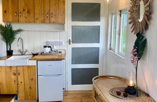 Longdon Cabine | Shepherd's Hut With Wood-Fired Hot Tub And Epic Views Over Rutland Water