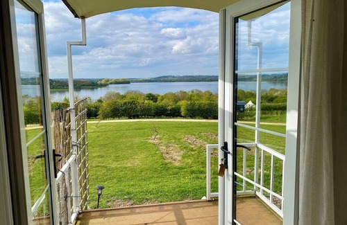 Longdon Cabine | Shepherd's Hut With Wood-Fired Hot Tub And Epic Views Over Rutland Water