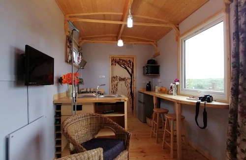 Maenclochog Maison | Shepherds Hut with stunning Pembrokeshire hill views