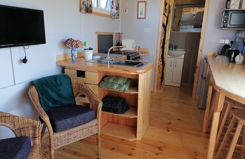 Maenclochog Maison | Shepherds Hut with stunning Pembrokeshire hill views