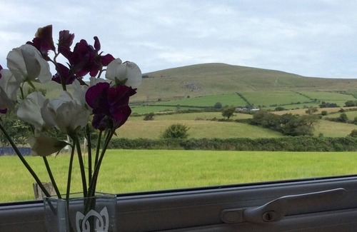 Maenclochog Maison | Shepherds Hut with stunning Pembrokeshire hill views