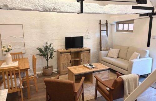 Lechlade Maison | Shepherds Rest Cotswolds Cottage Farm Stay With Pool
